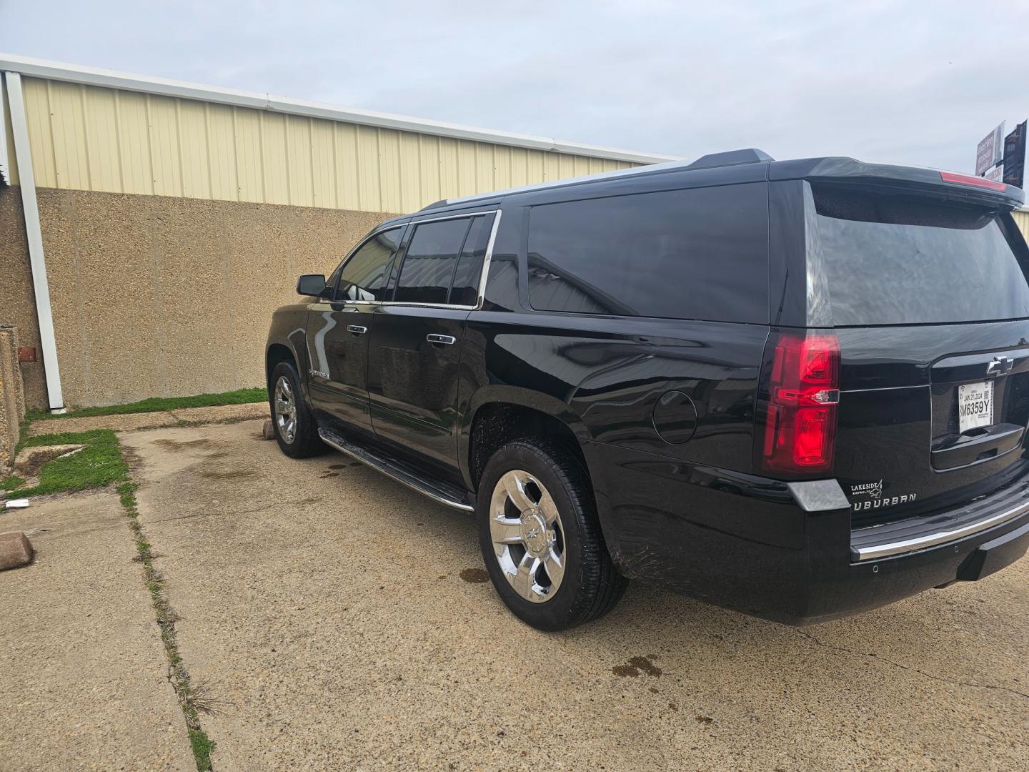 2018 BLACK Chevrolet Suburban Premier 2WD (1GNSCJKC3JR) with an 5.3L V8 OHV 16V engine, 6A transmission, located at 533 S Seven Points BLVD, Seven Points, TX, 75143, (430) 255-4030, 32.313999, -96.209351 - Photo#3